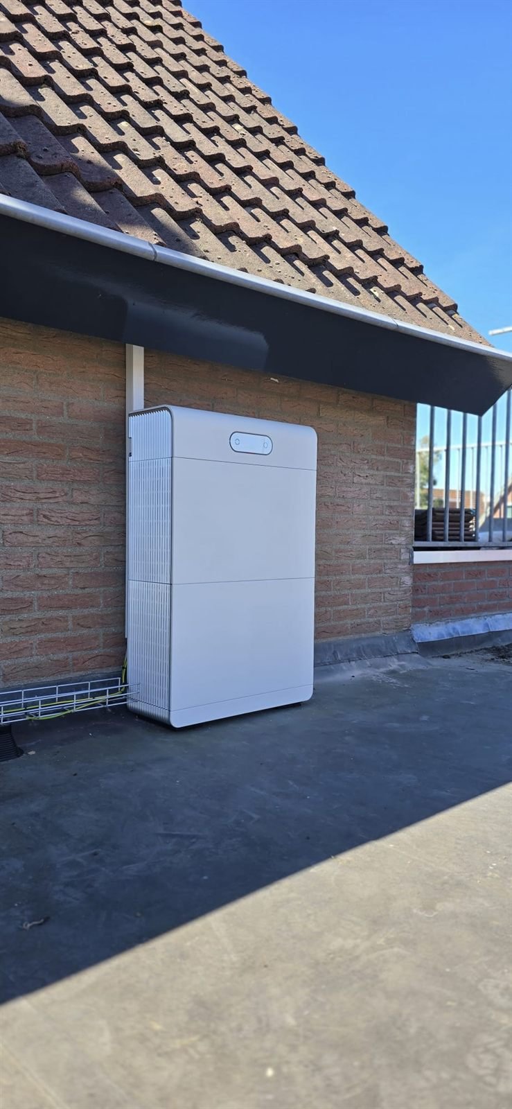 Huawei batterijsysteem aan de gevel van een woning